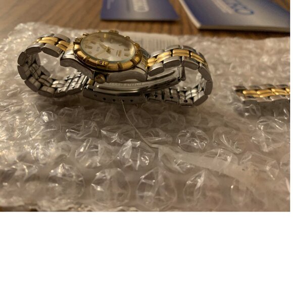 2 Tone Gold and Silver Seiko Quartz Watch with Extra Bezels - Picture 3 of 4